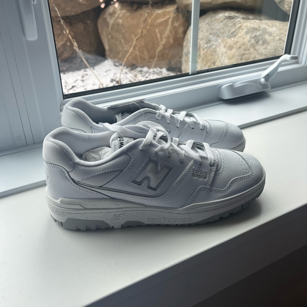 New Balance 550 in White size 10 Women’s/ size 8.5 in men’s